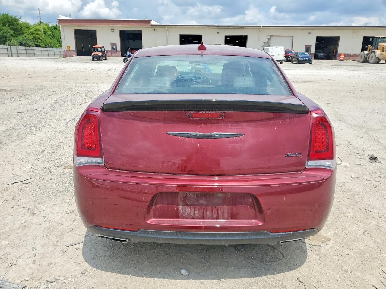 2023 Chrysler 300 Touring L - Фото 6