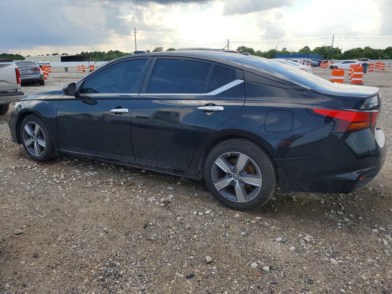 2019 Nissan Altima S - Image 2