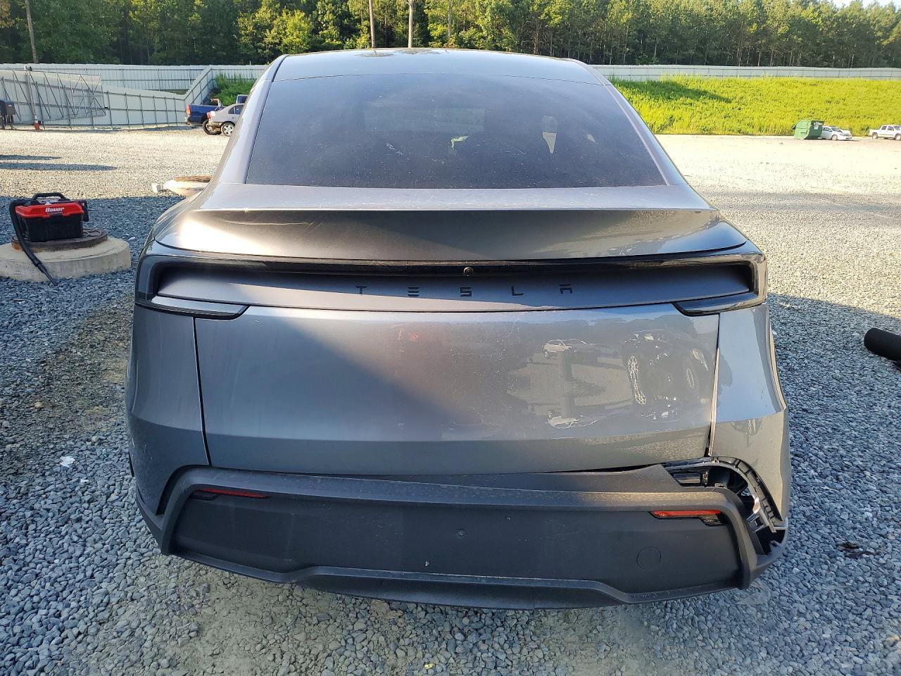2026 Tesla Model Y - Фото 6