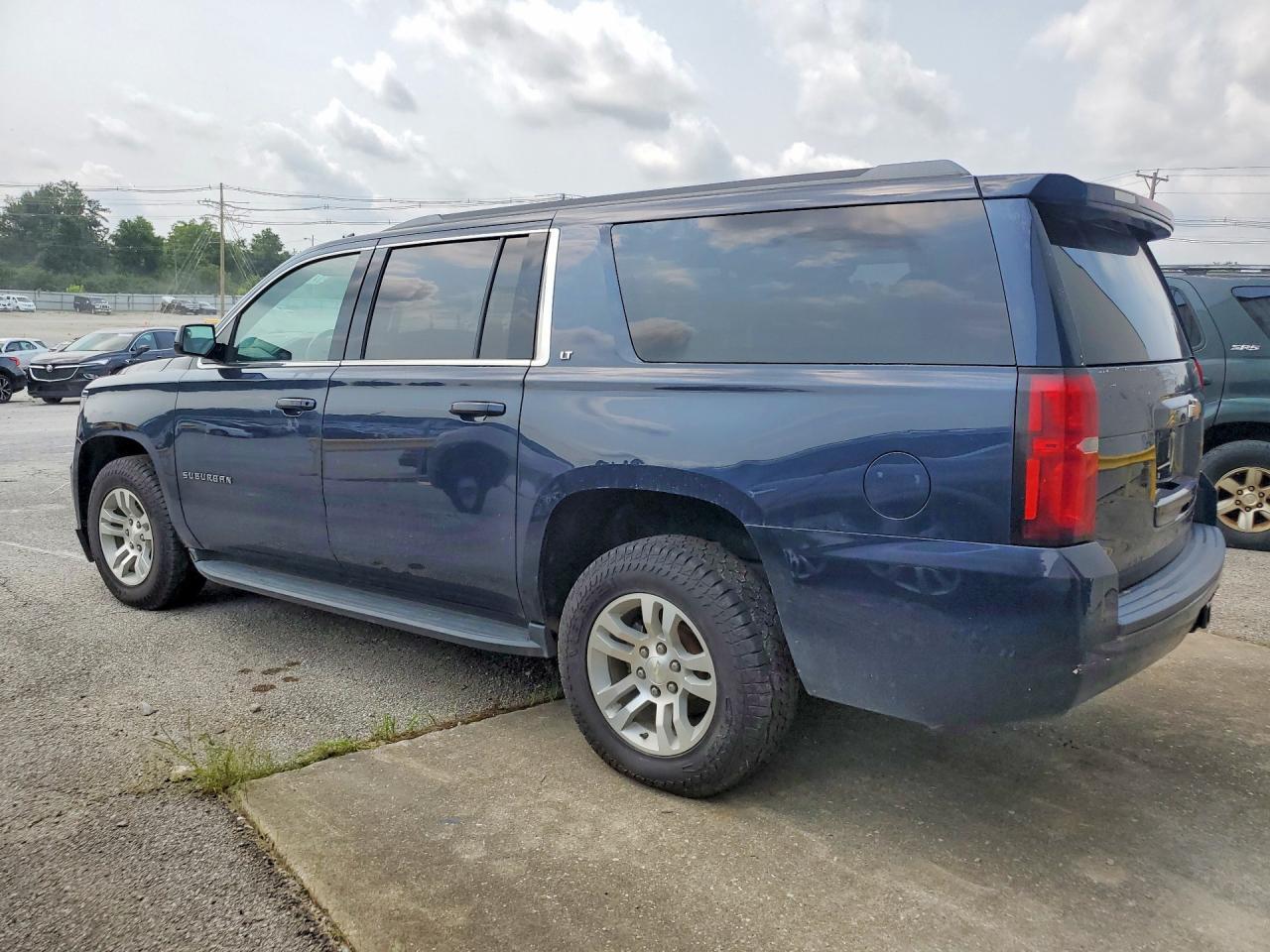 2019 Chevrolet Suburban K1500 Lt - Image 2