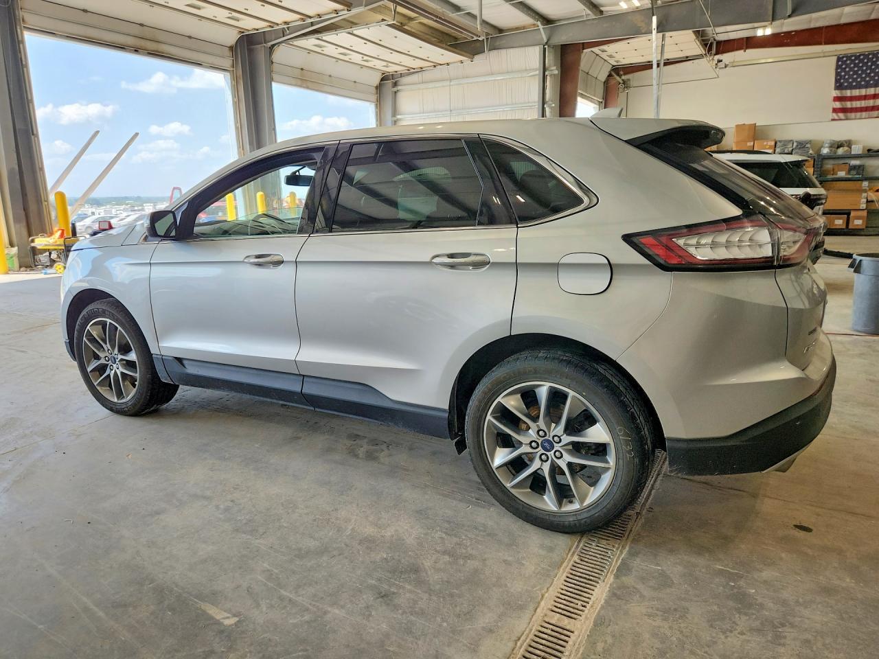 2015 Ford Edge Titanium - Image 2