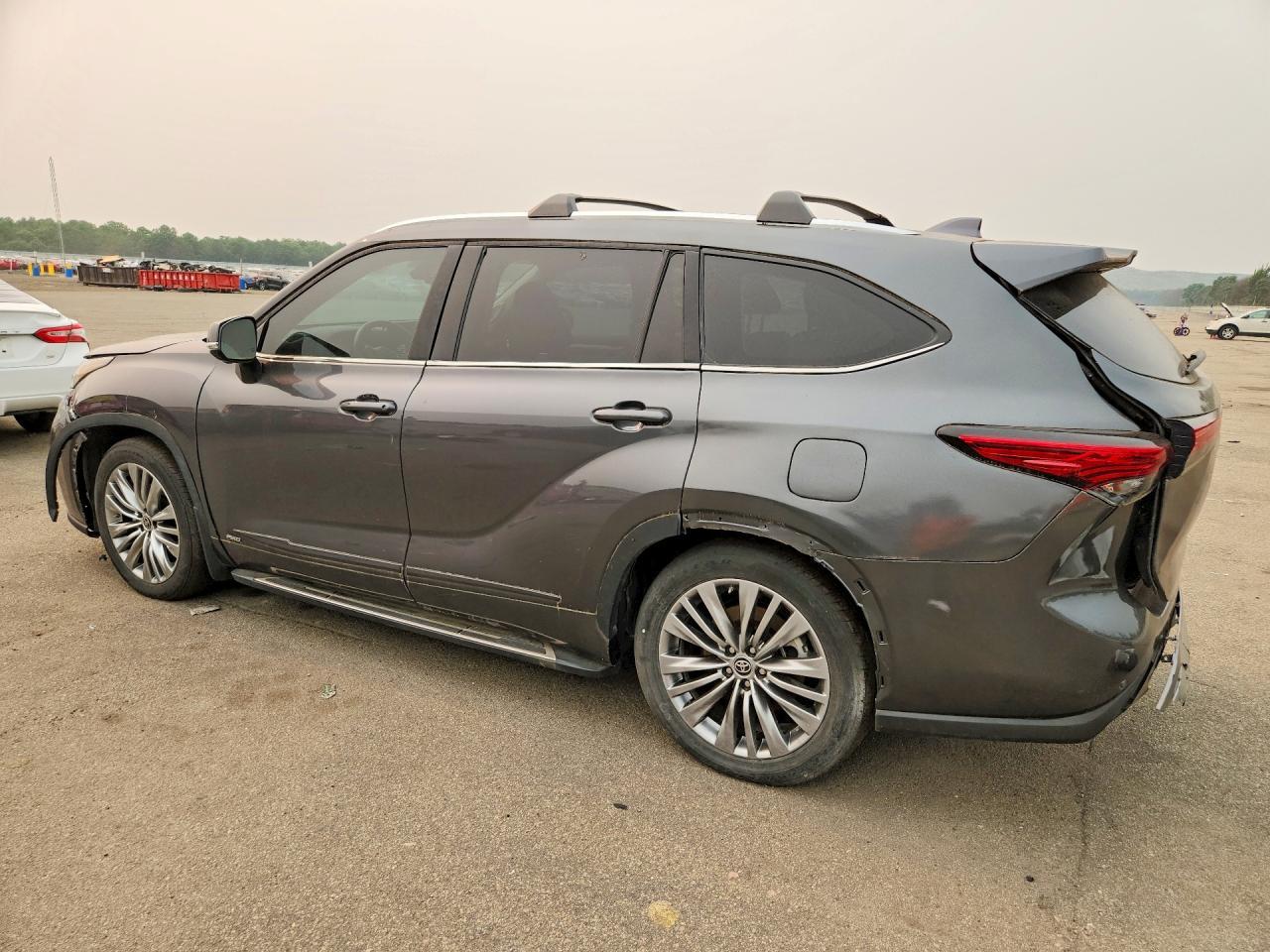 2023 Toyota Highlander Hybrid Platinum - Фото 2
