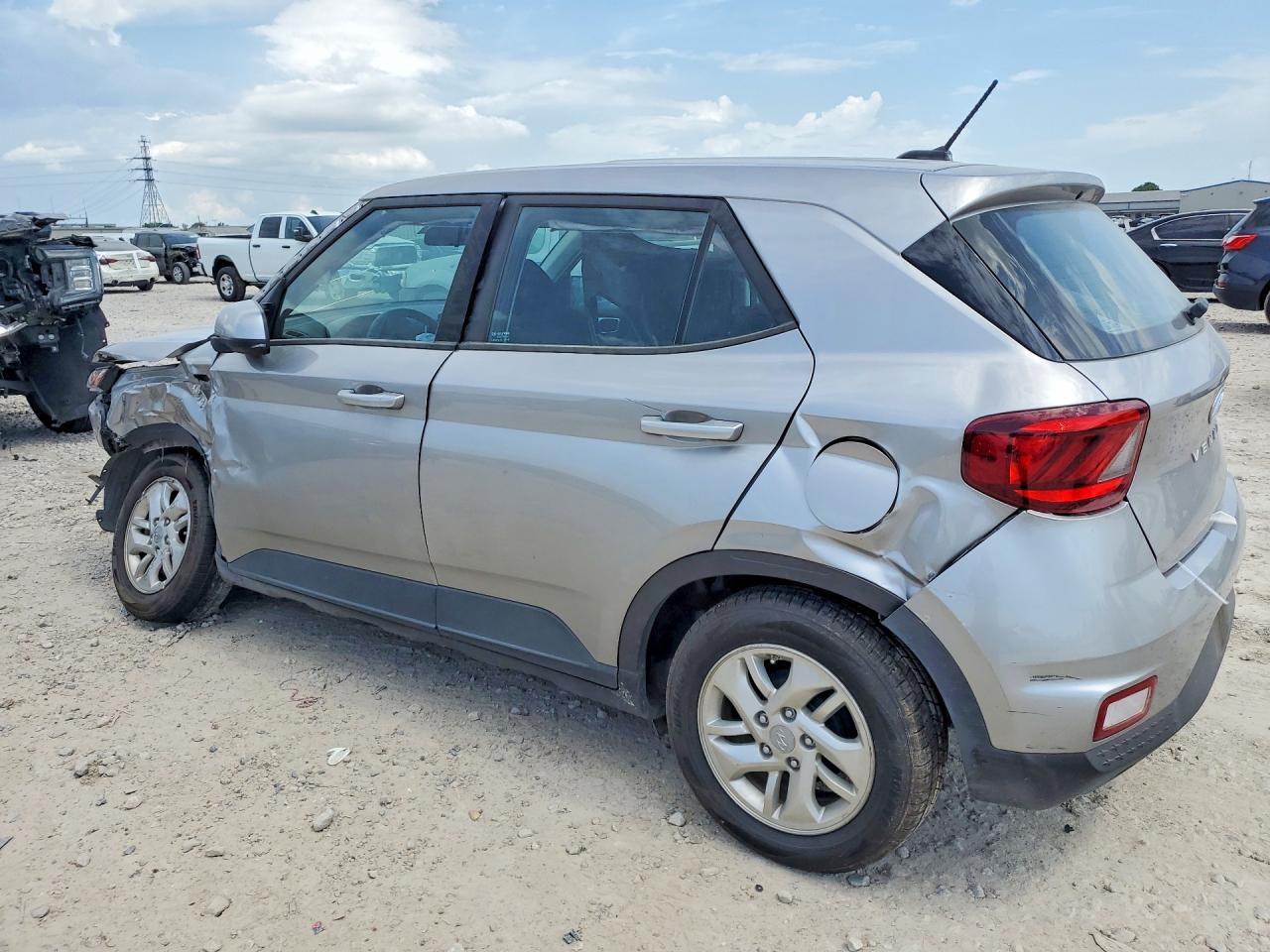 2023 Hyundai Venue Se - Image 2