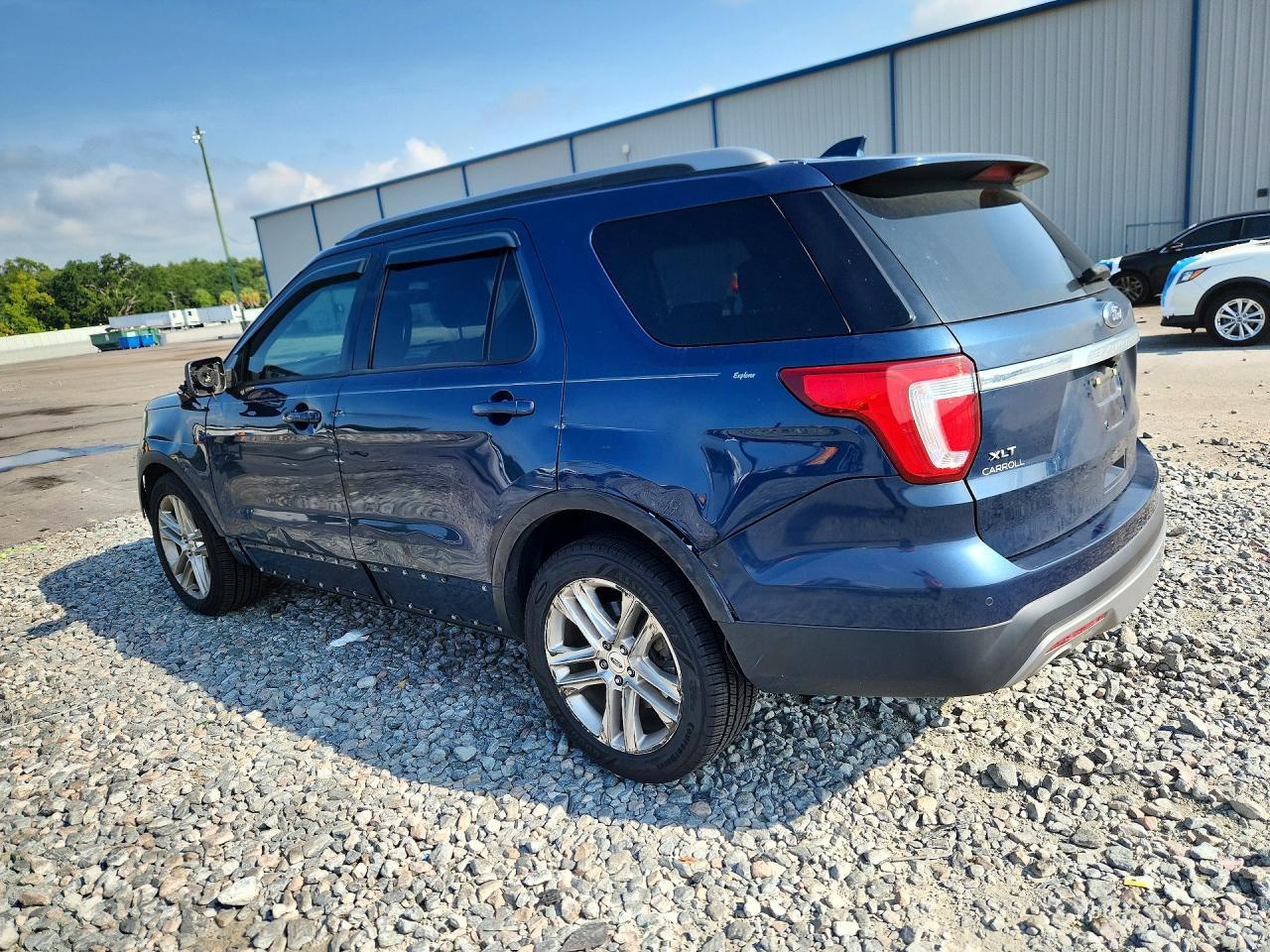 2017 Ford Explorer Xlt - Image 2