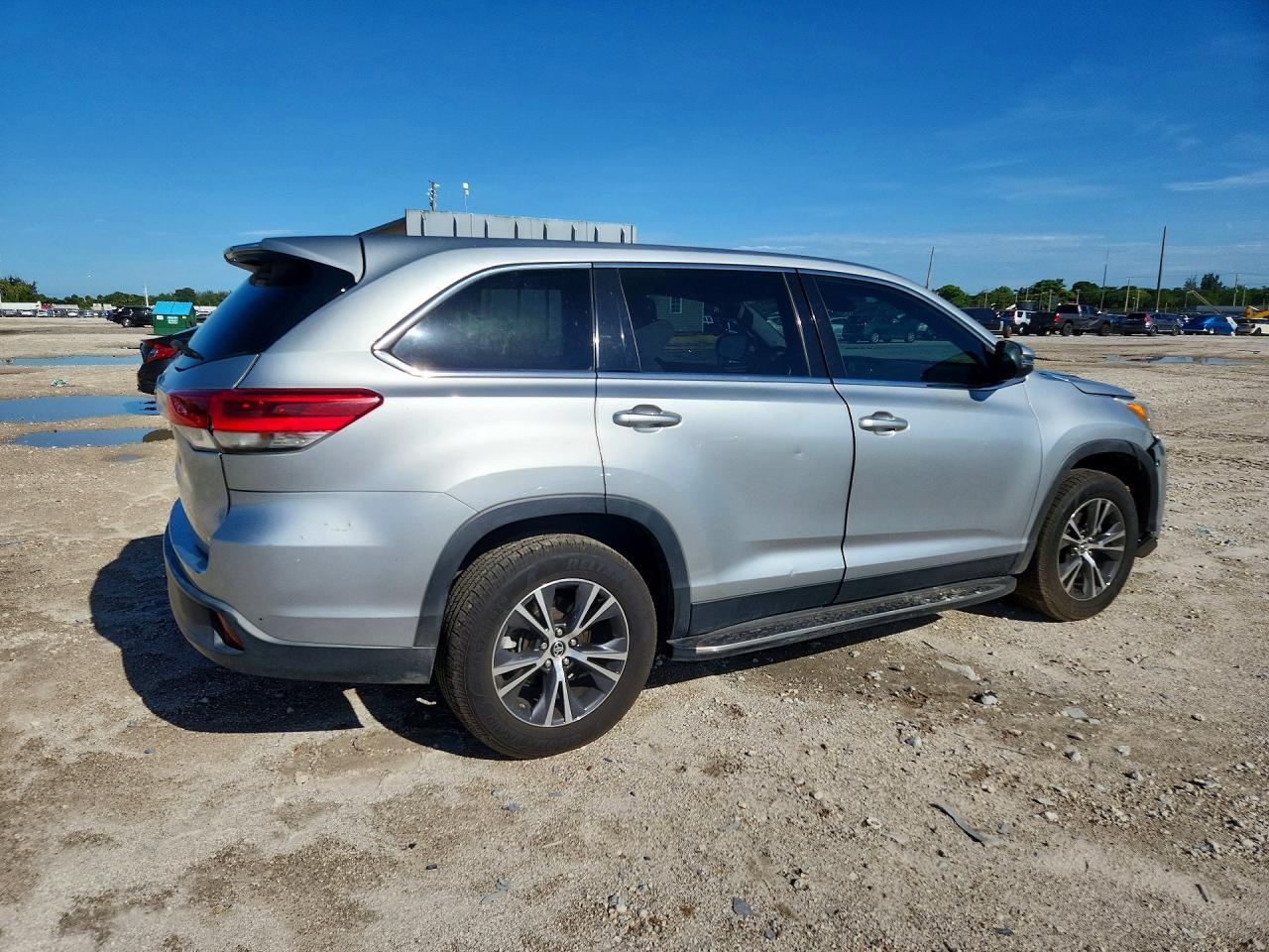 2019 Toyota Highlander Le - Image 3