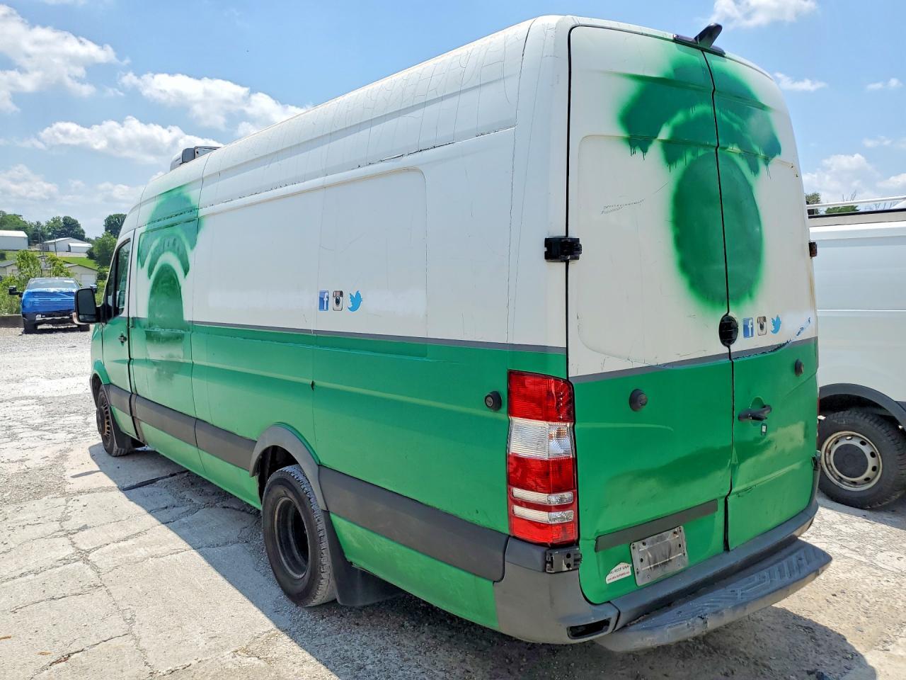 2015 Mercedes-Benz Sprinter 3500 Refrigerated Delivery Van - Фото 2