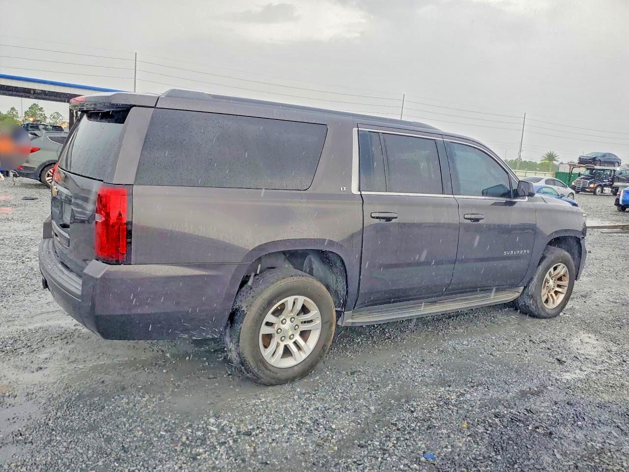 2015 Chevrolet Suburban C1500 Lt - Image 3