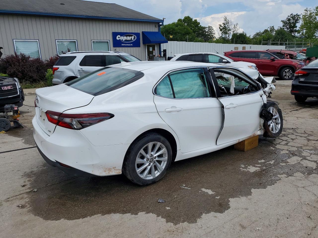 2023 Toyota Camry Le - Image 3