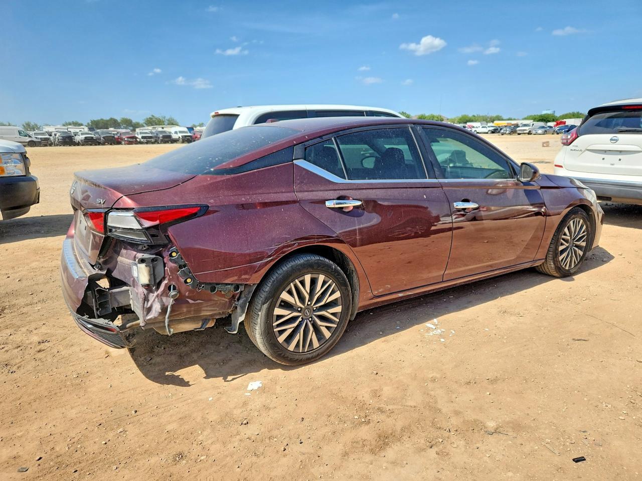 2023 Nissan Altima Sv - Image 3
