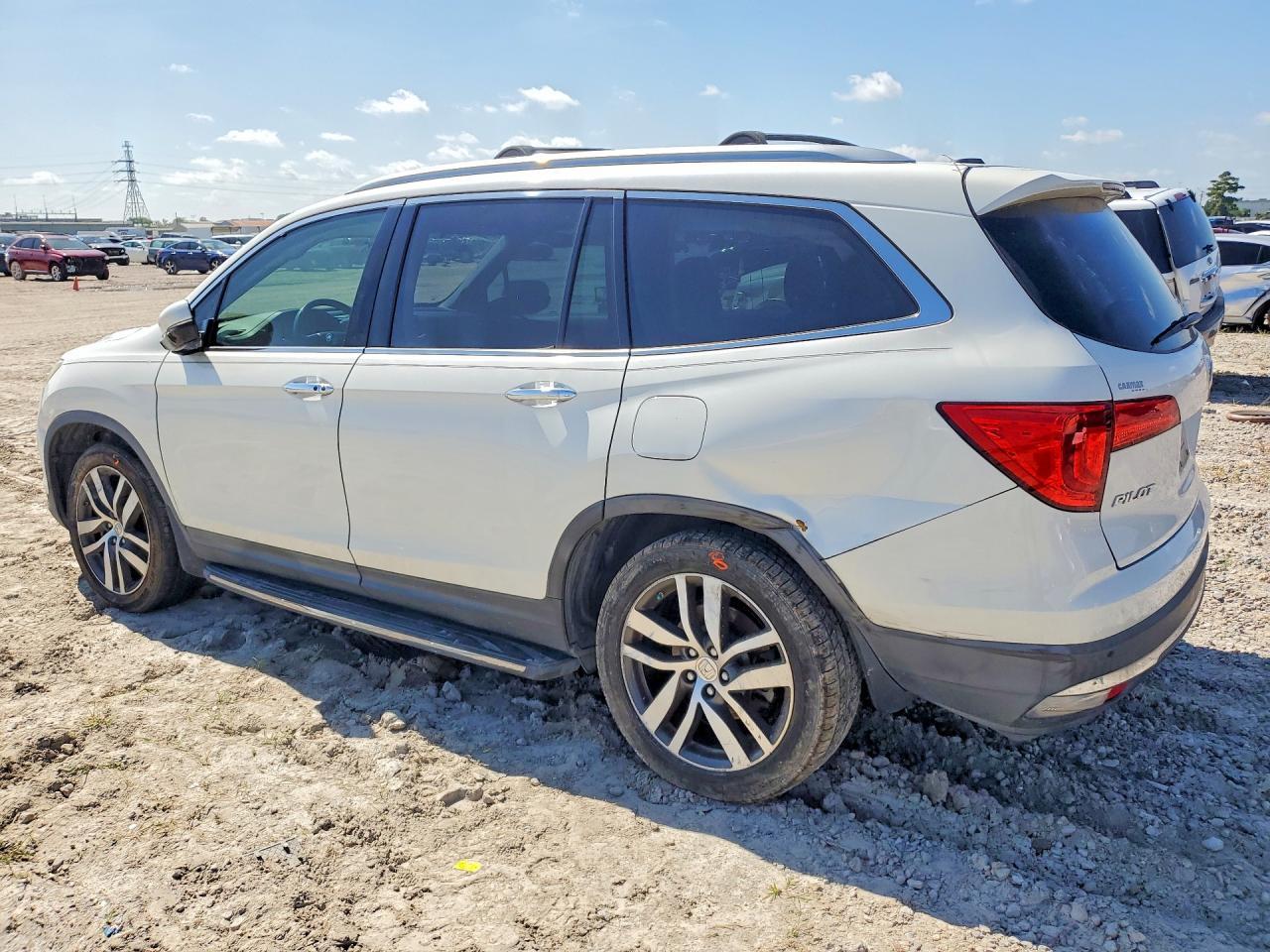 2017 Honda Pilot Elite - Image 2