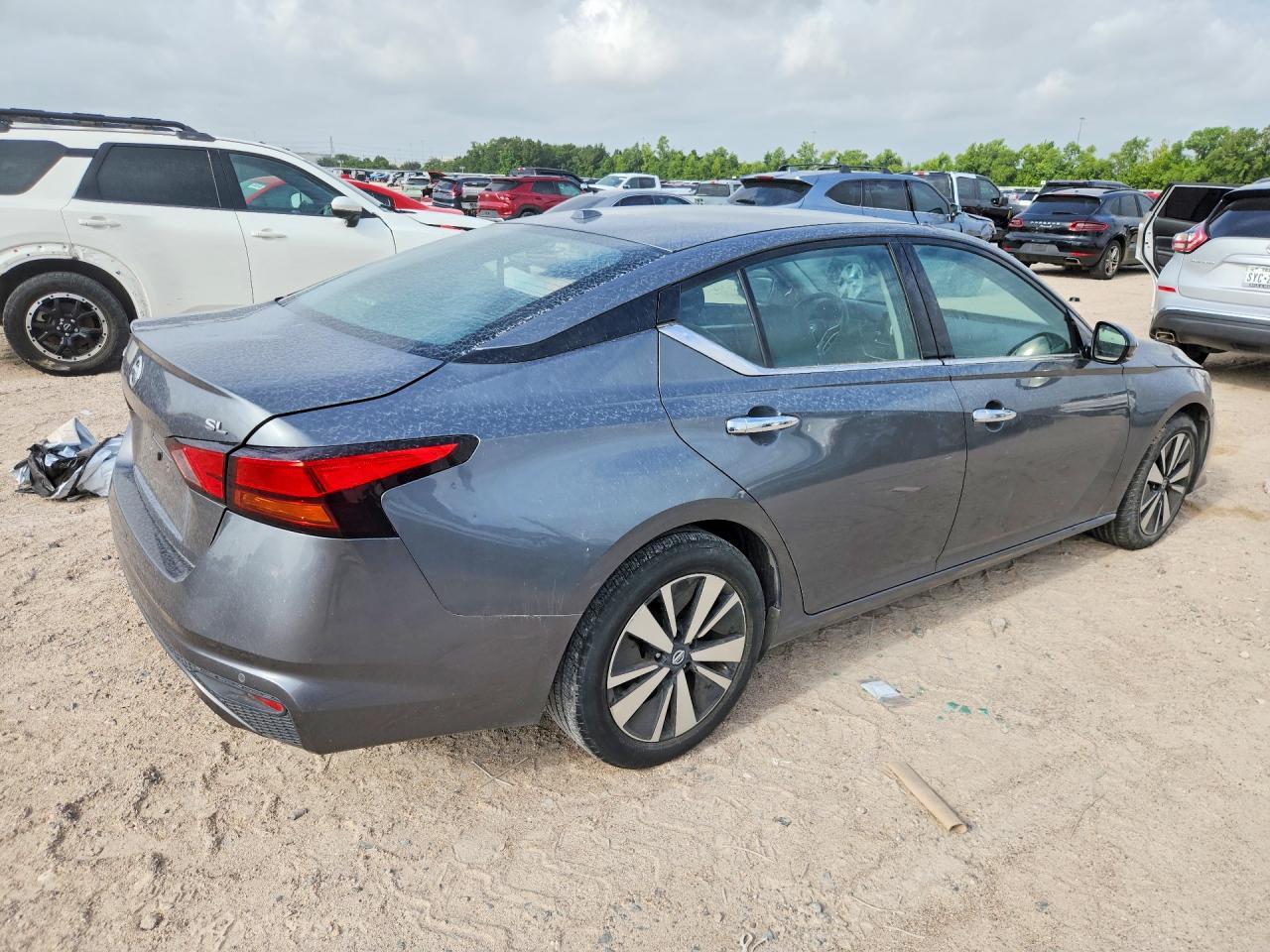 2019 Nissan Altima Sl - Image 3