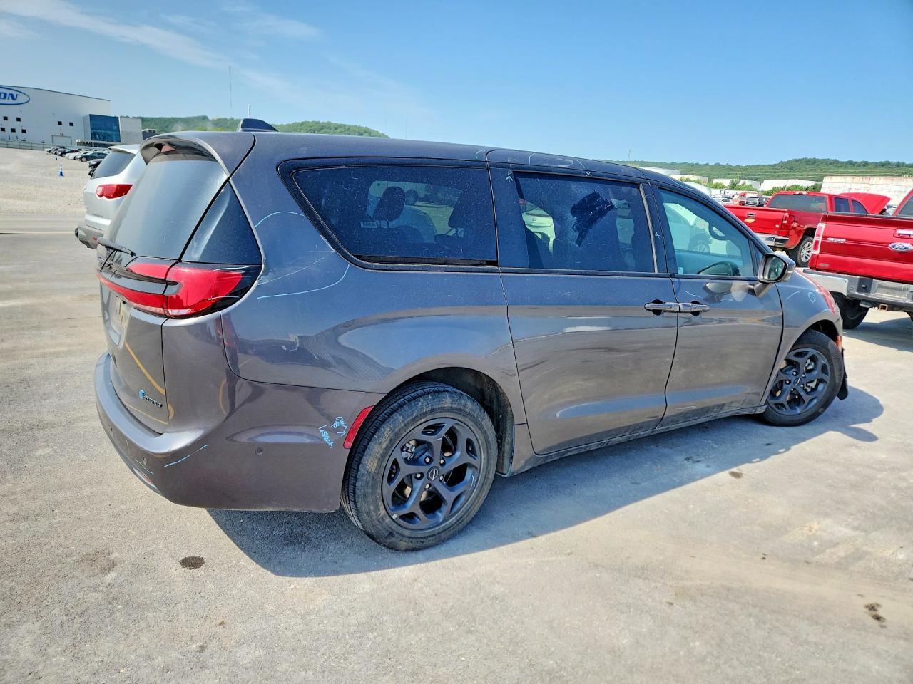 2022 Chrysler Pacifica Hybrid Touring L - Фото 3