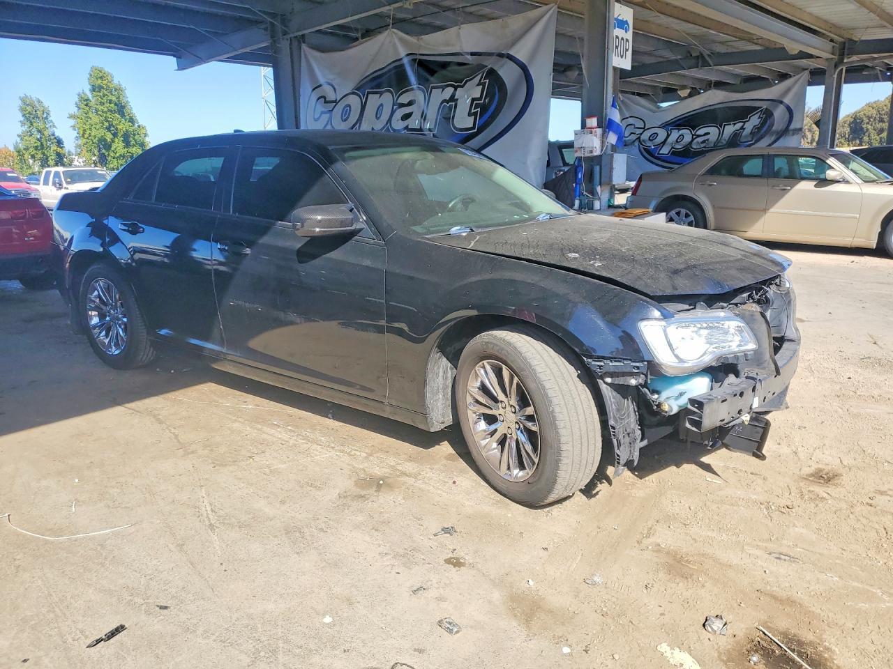 2016 Chrysler 300C - Image 4