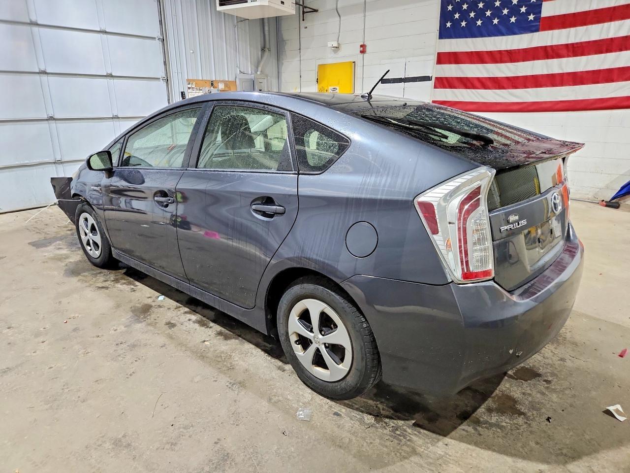 2012 Toyota Prius Two - Фото 2