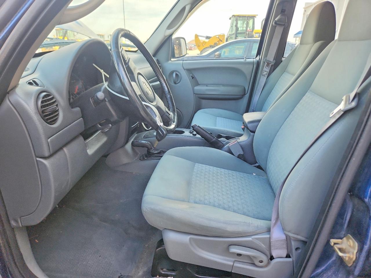 2005 Jeep Liberty Sport - Фото 7
