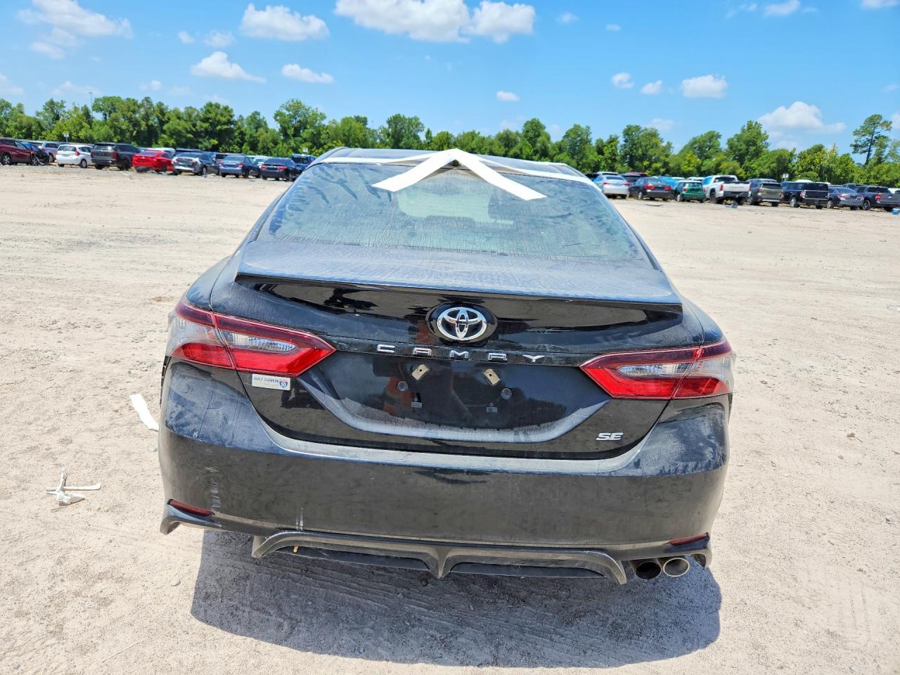 2021 Toyota Camry Se - Фото 6