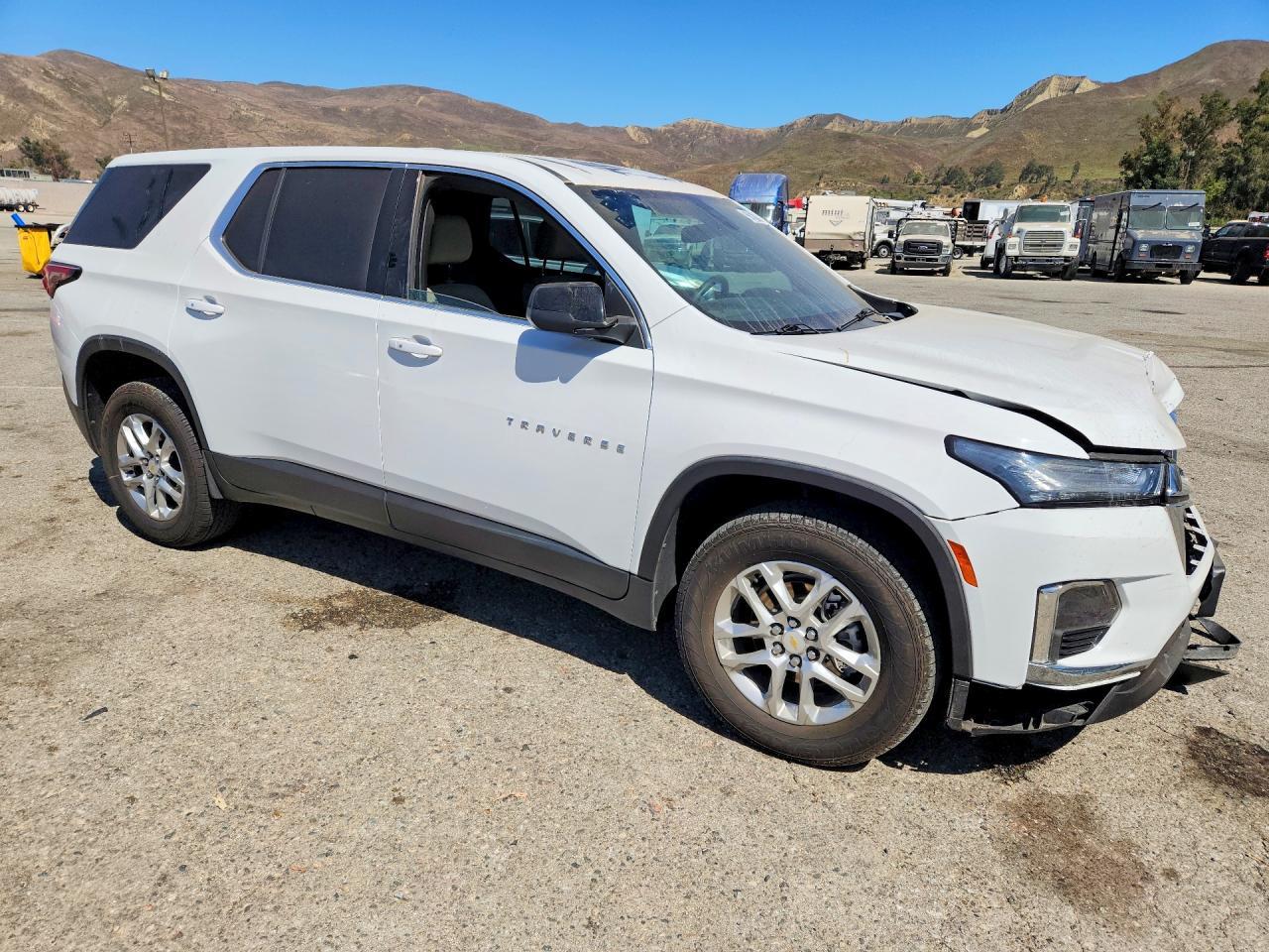 2022 Chevrolet Traverse Ls - Image 4