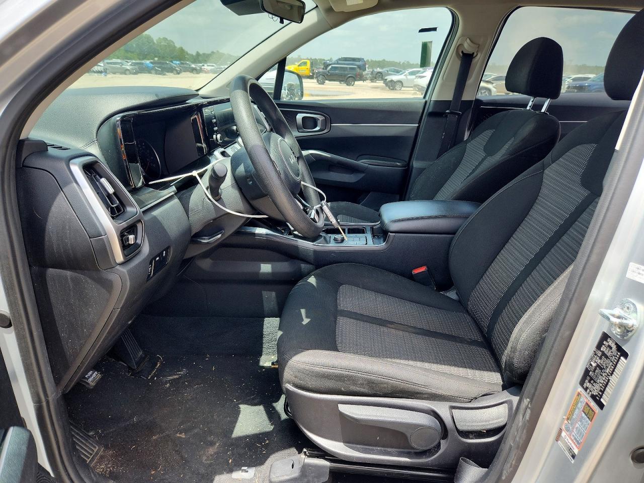 2022 Kia Sorento Lx - Image 7