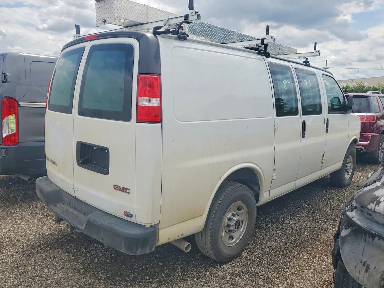 2022 GMC Savana G2500 - Фото 3