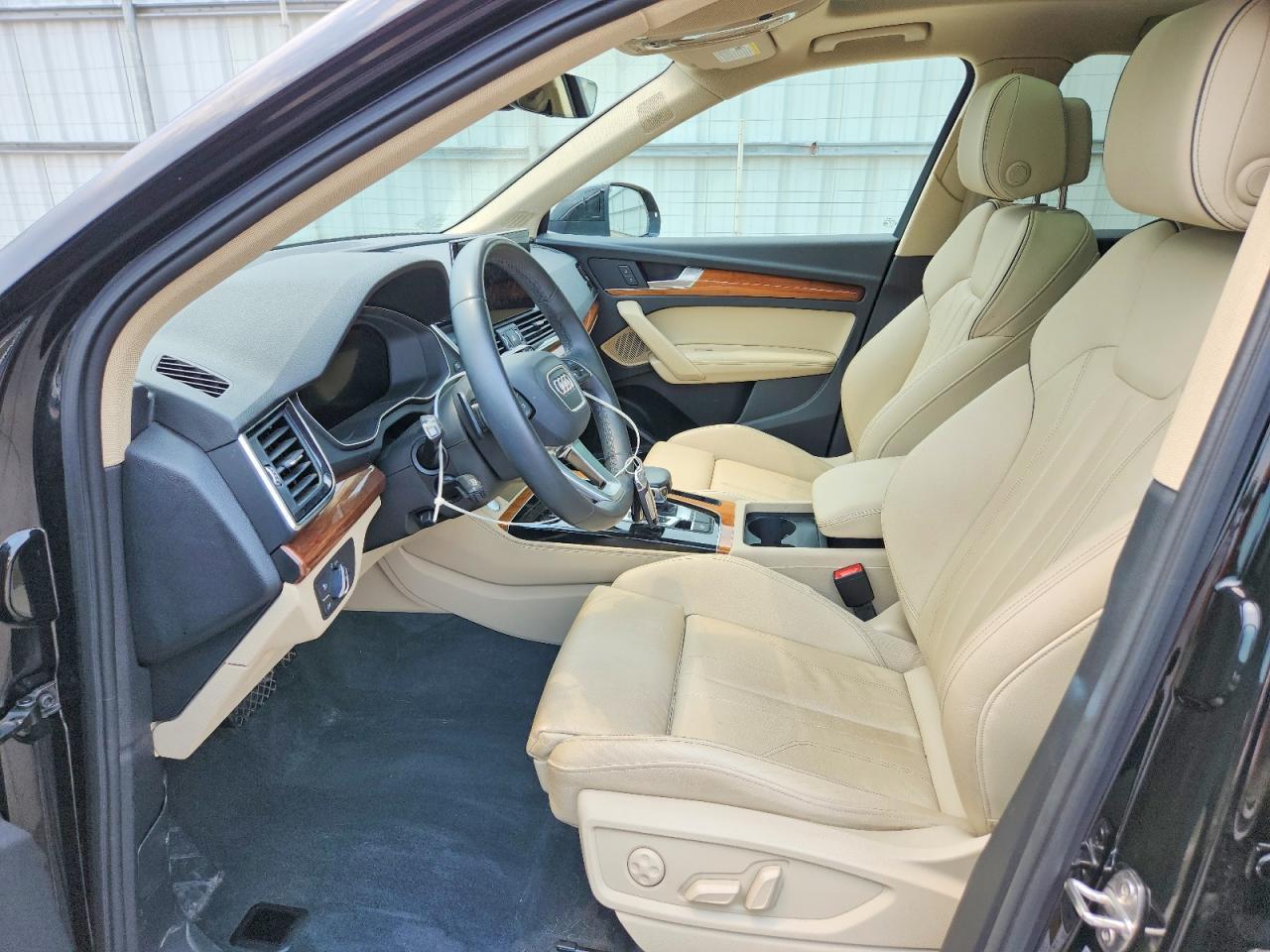 2023 Audi Q5 E Premium Plus 55 - Image 7