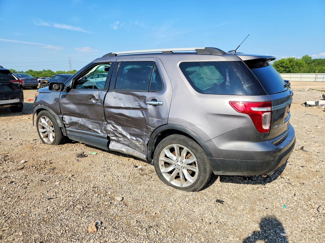 2014 Ford Explorer Limited - Image 2
