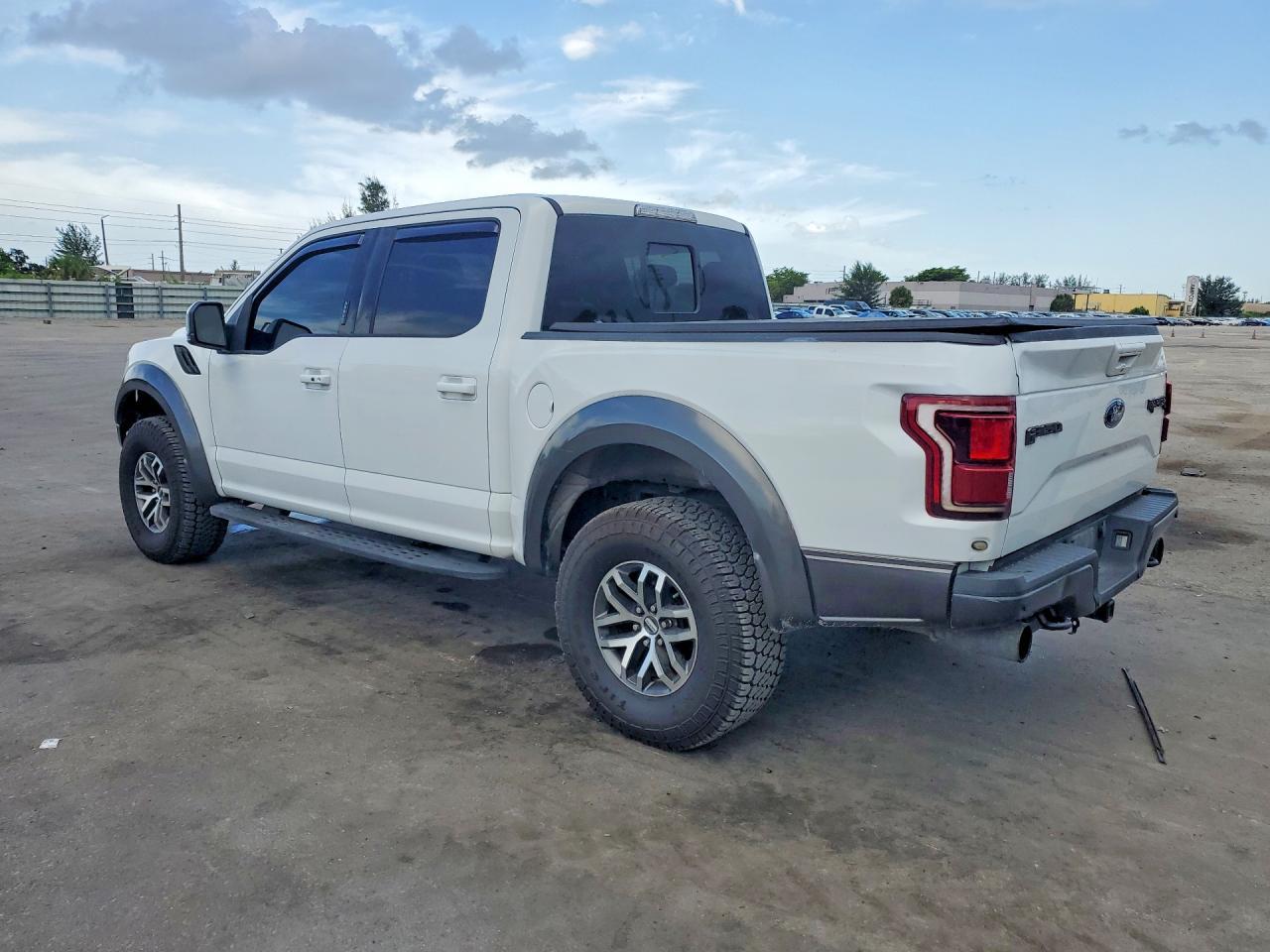 2017 Ford F150 Raptor - Фото 2