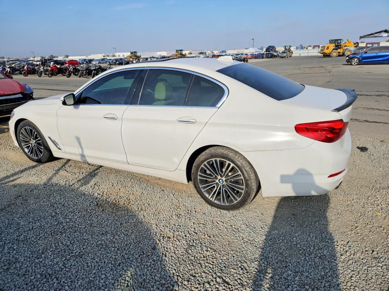 2017 BMW 530 I - Фото 2