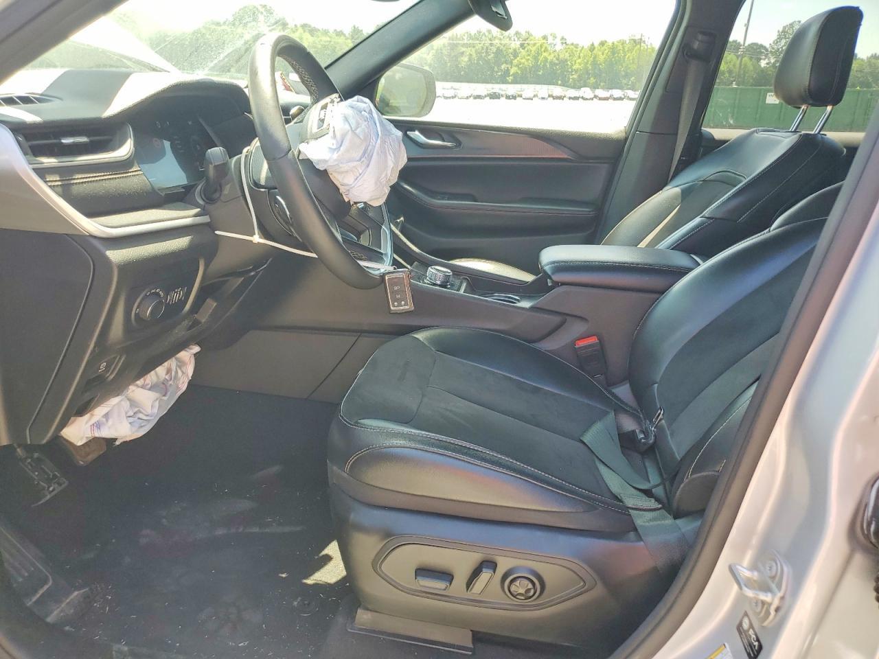 2024 Jeep Grand Cherokee L Laredo - Image 7