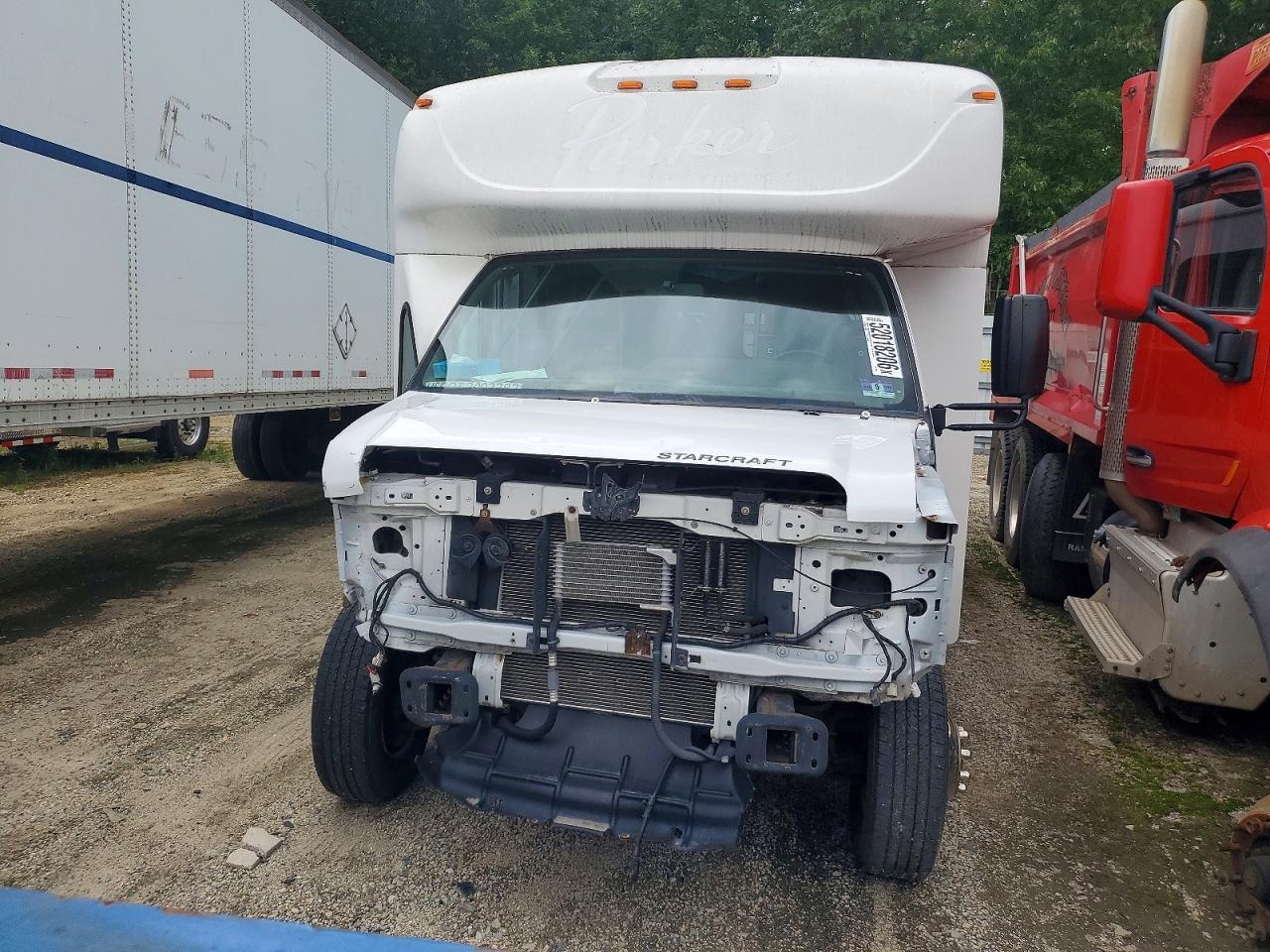 2016 Ford Econoline E450 Super Duty Cutaway Van - Image 2