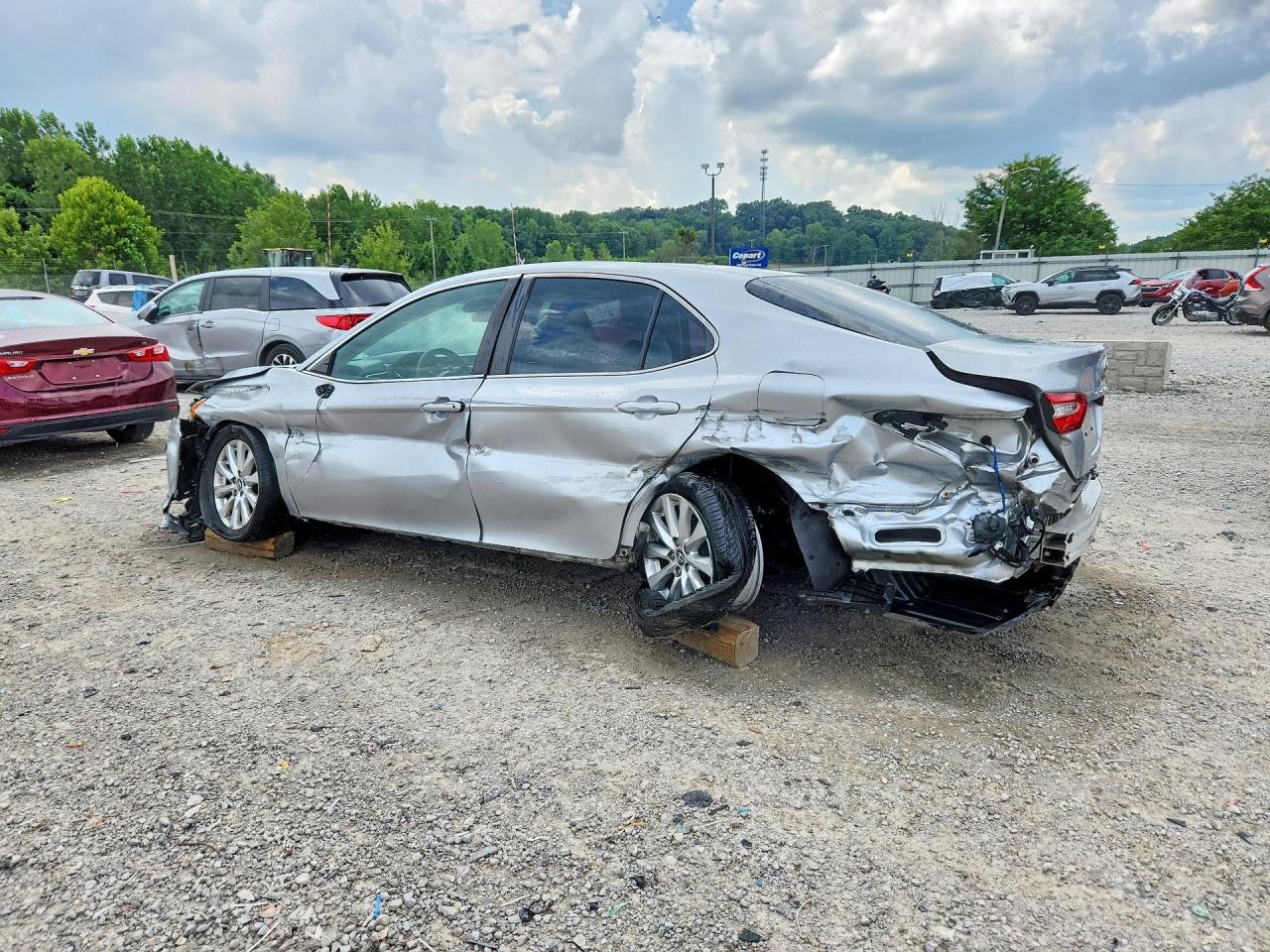 2018 Toyota Camry Le - Фото 2