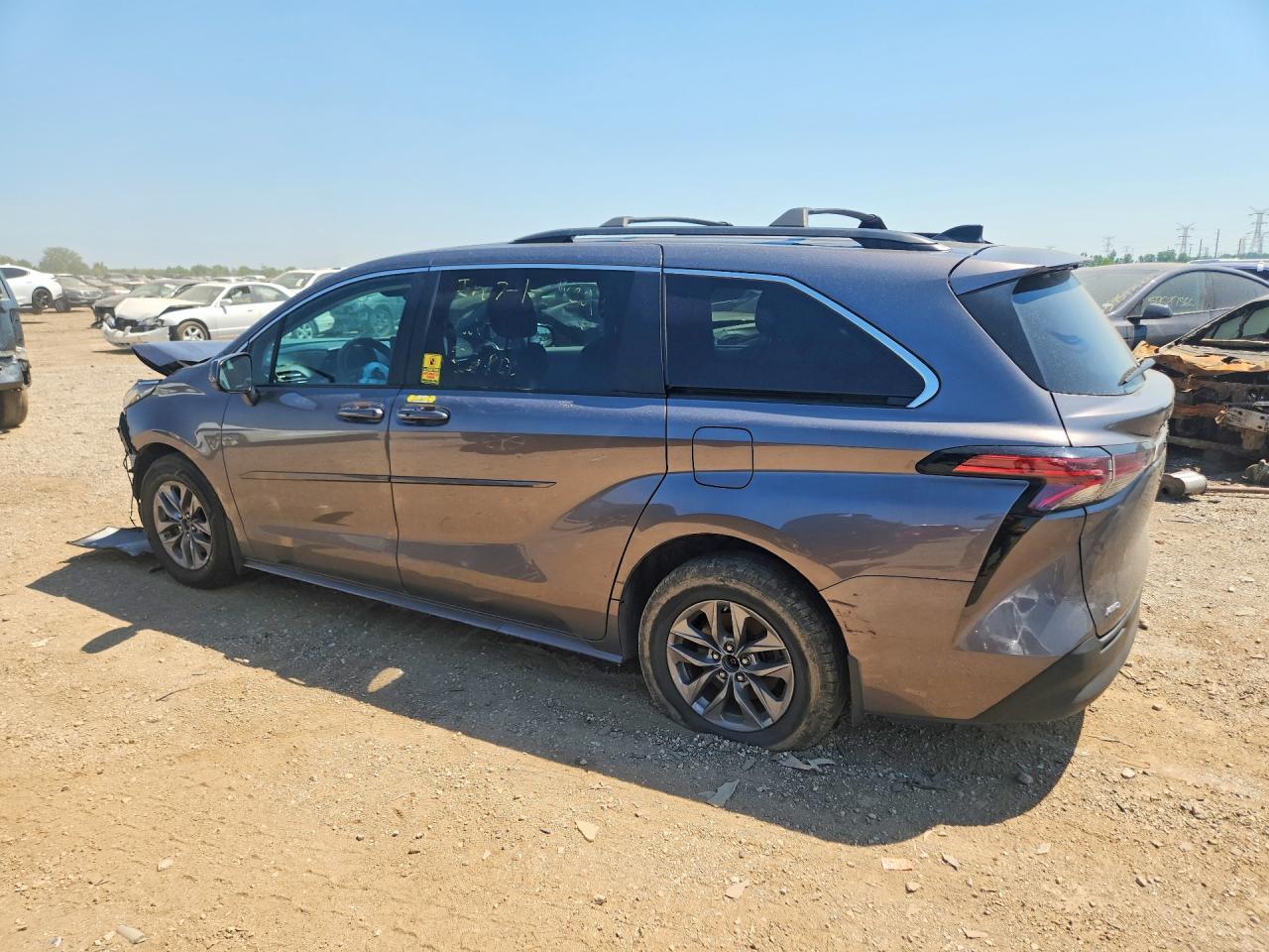2022 Toyota Sienna Le - Фото 2