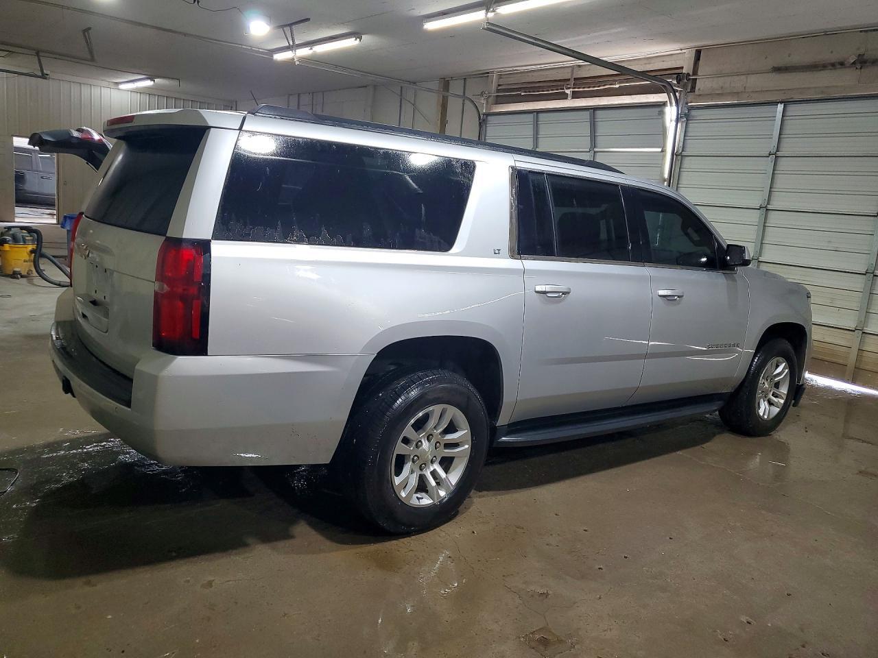 2019 Chevrolet Suburban K1500 Lt - Image 3