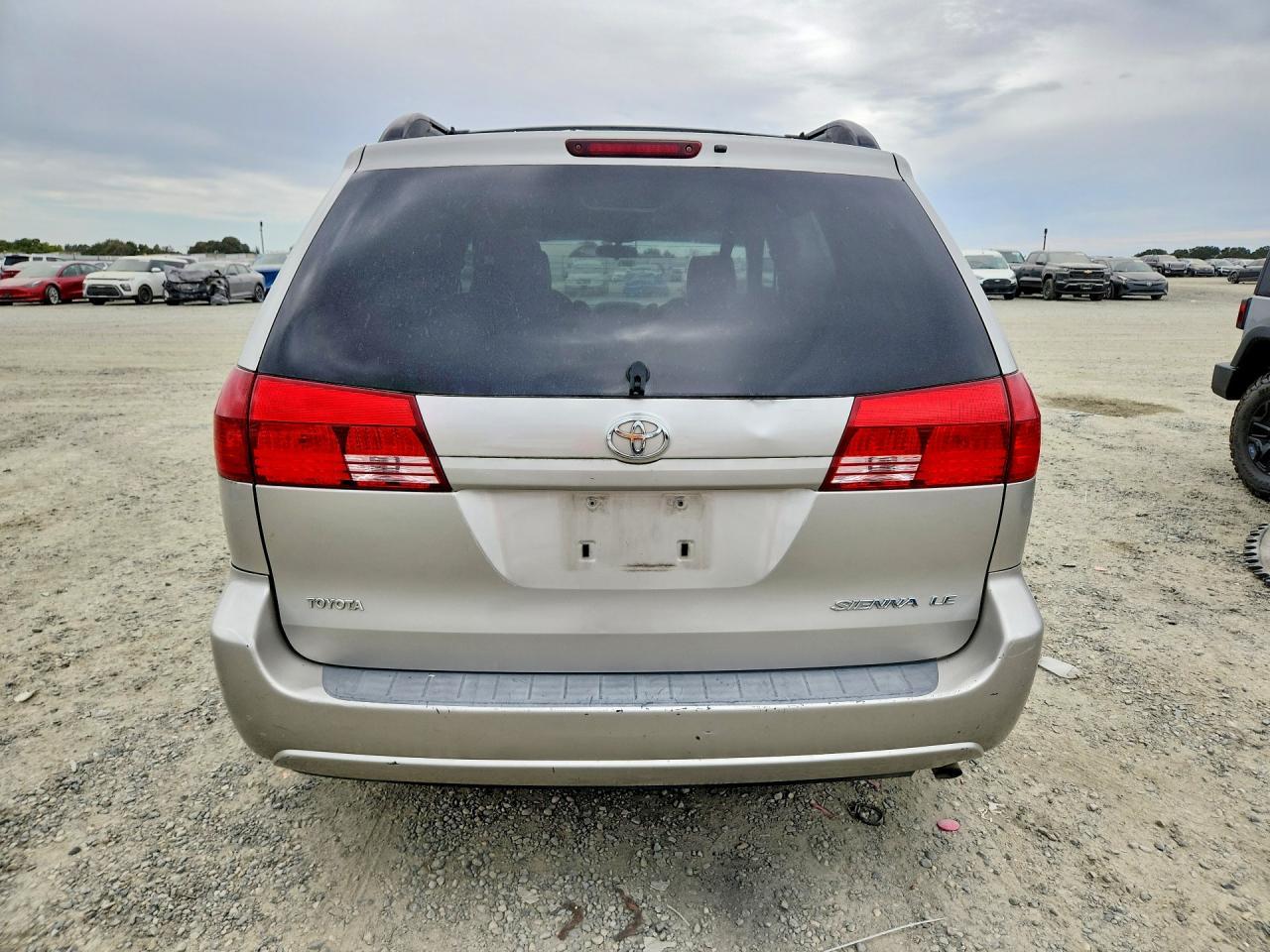 2004 Toyota Sienna Le 7 Passenger - Фото 6
