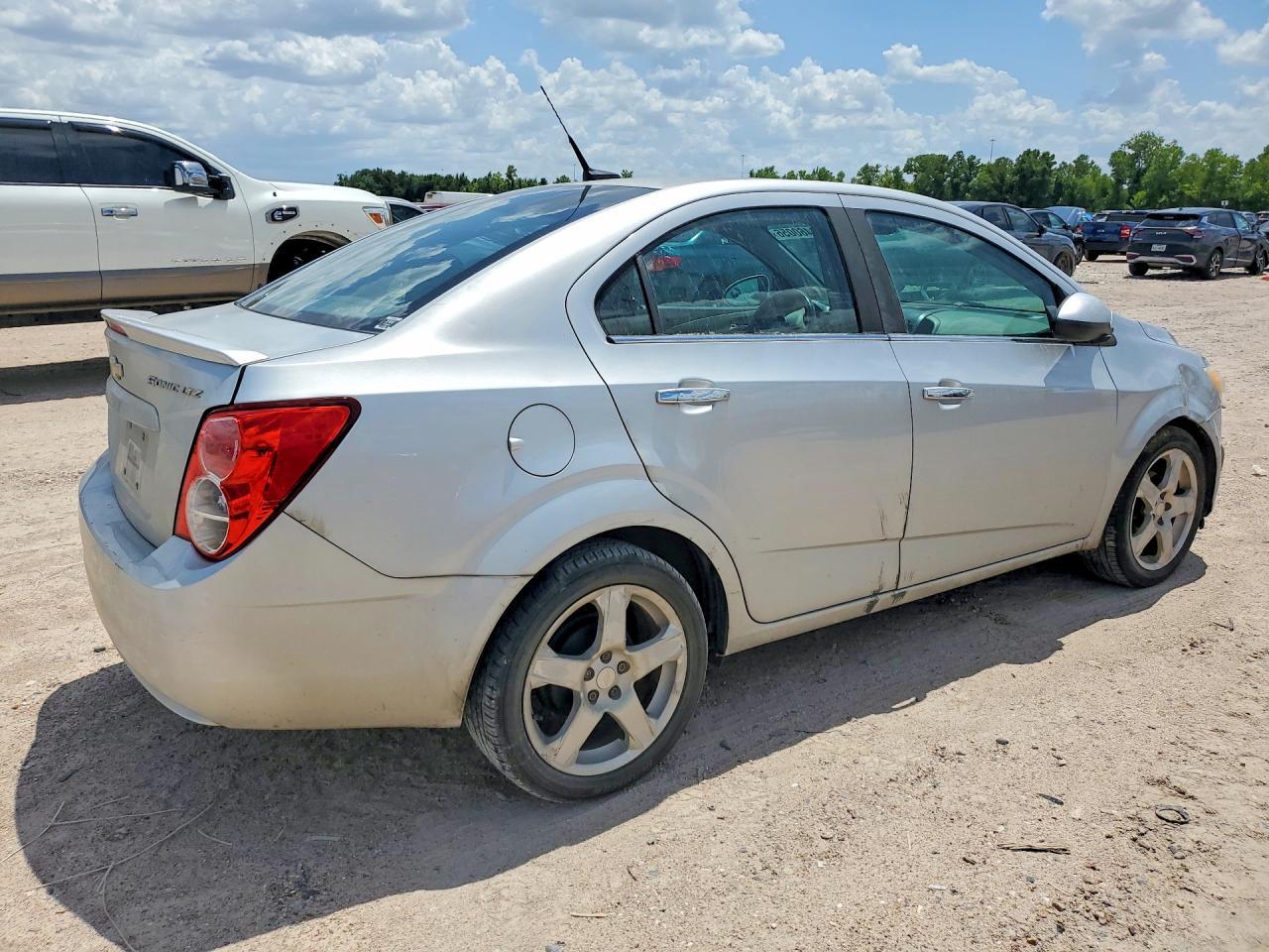2013 Chevrolet Sonic Ltz - Image 3