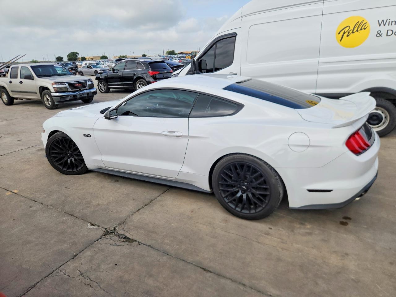 2019 Ford Mustang Gt - Фото 2
