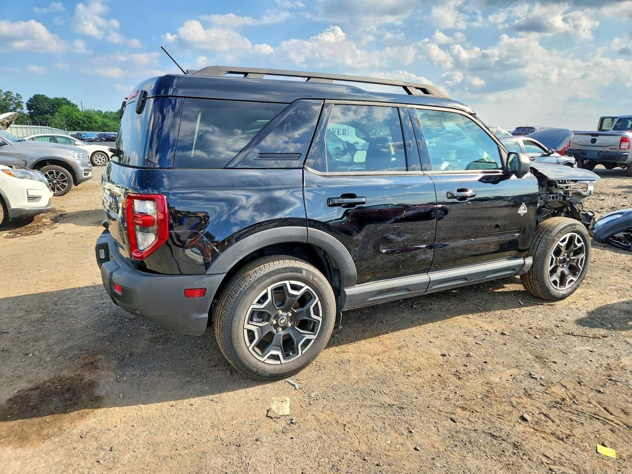 2025 Ford Bronco Sport Outer Banks - Image 3