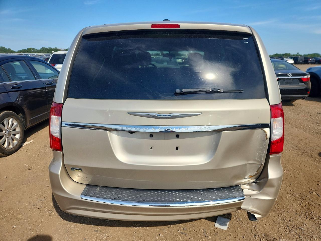 2015 Chrysler Town & Country Touring - Фото 6