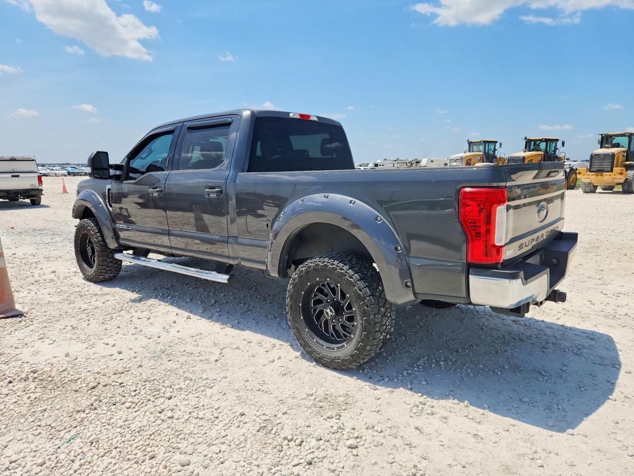 2018 Ford F250 Super Duty - Фото 2