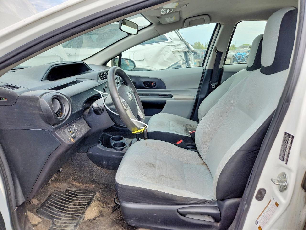 2013 Toyota Prius C One - Фото 7