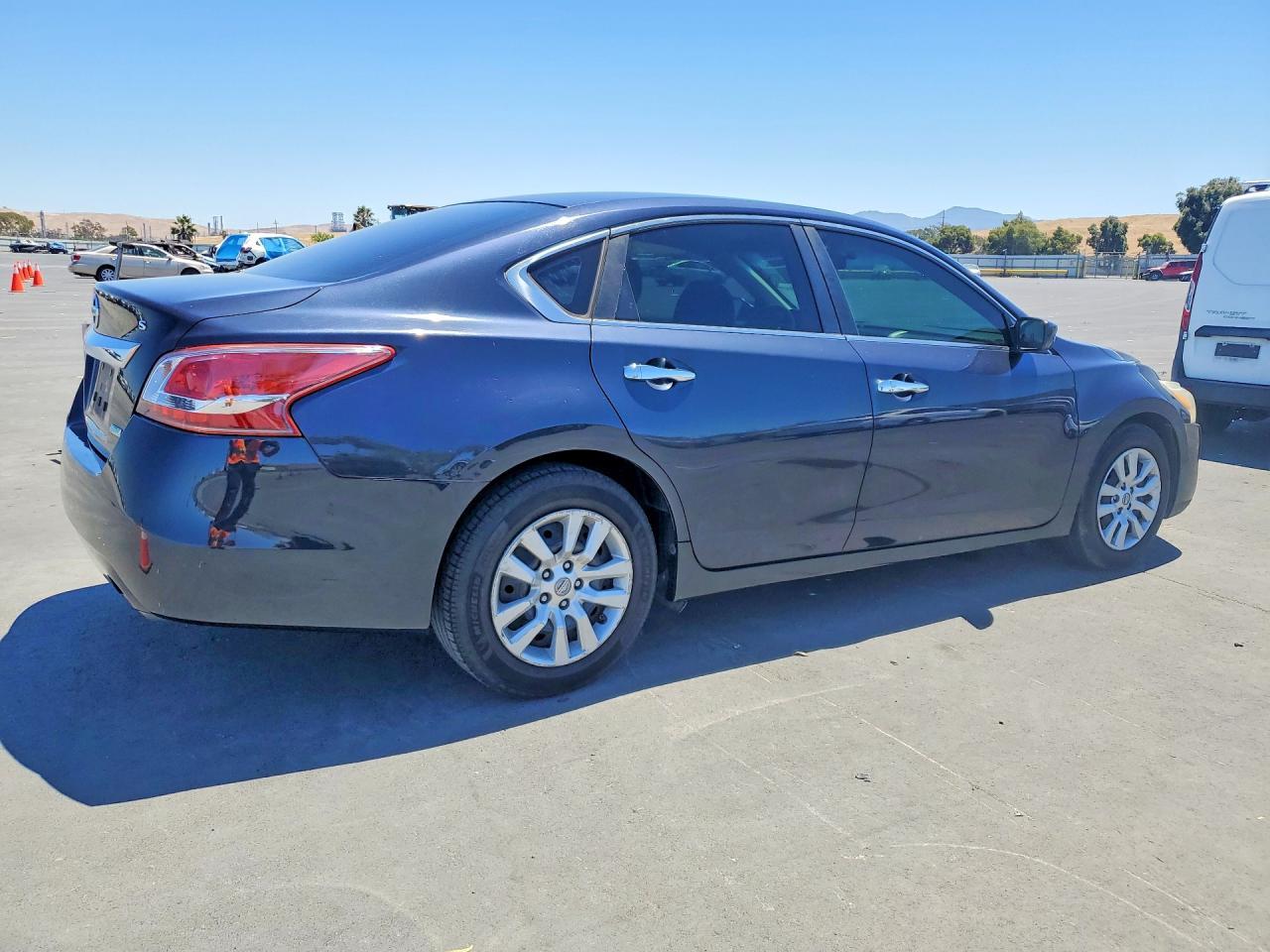2013 Nissan Altima Sv - Image 3
