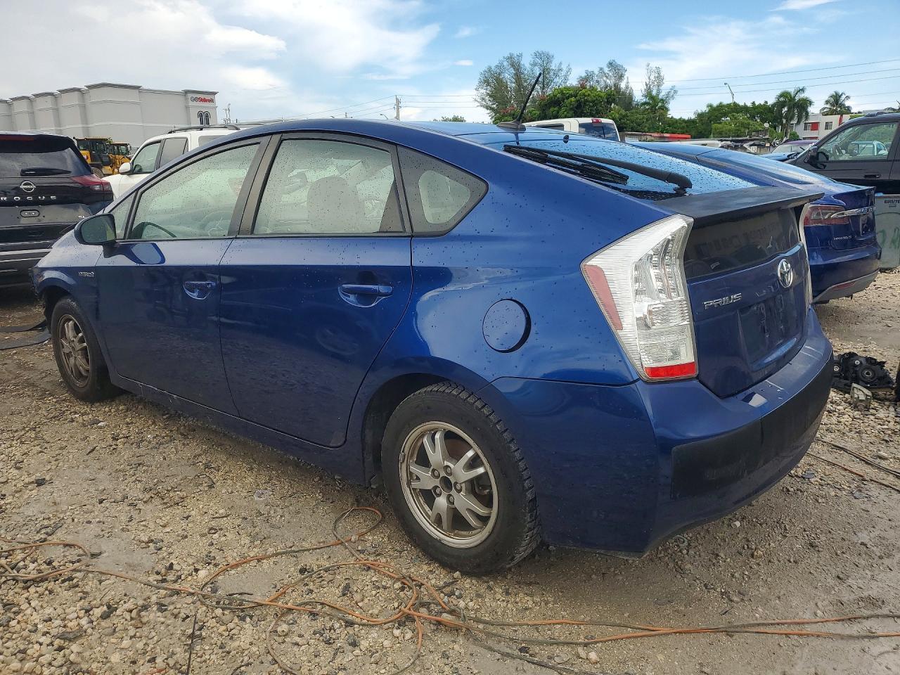 2010 Toyota Prius Iv - Image 2
