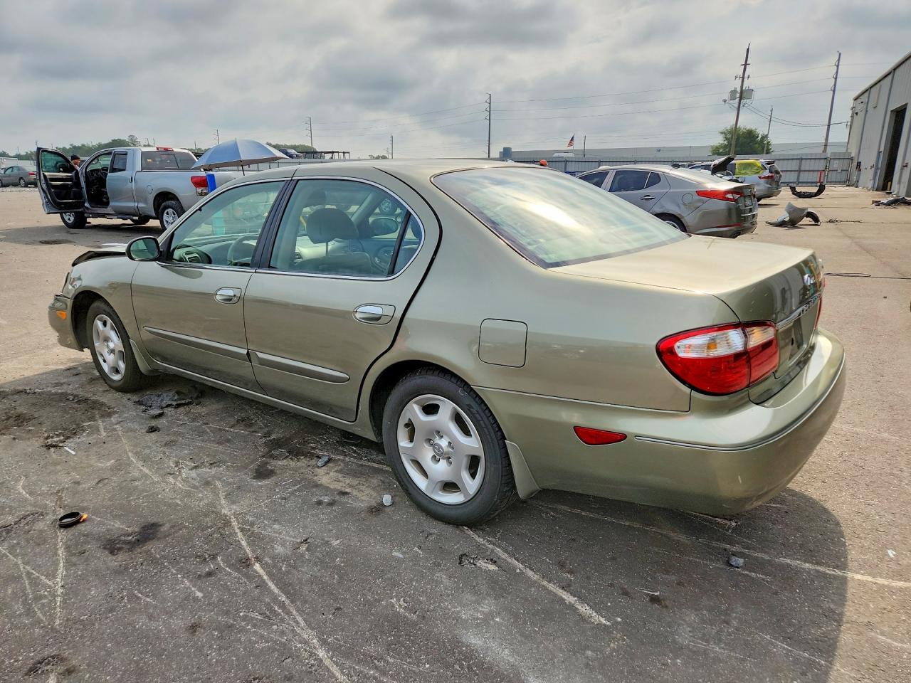 2001 Infiniti I30 Base - Image 2