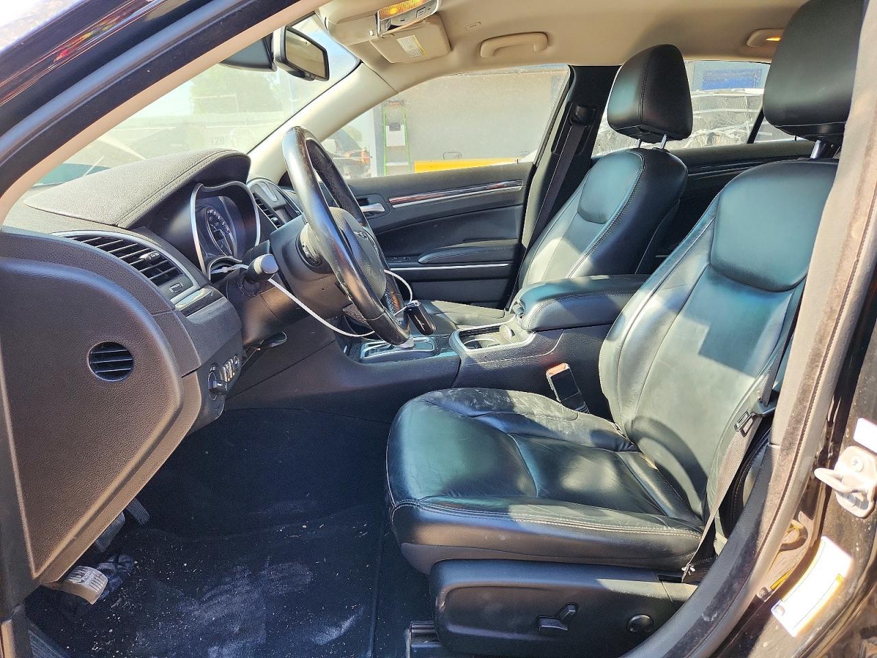2022 Chrysler 300 Touring L - Фото 7