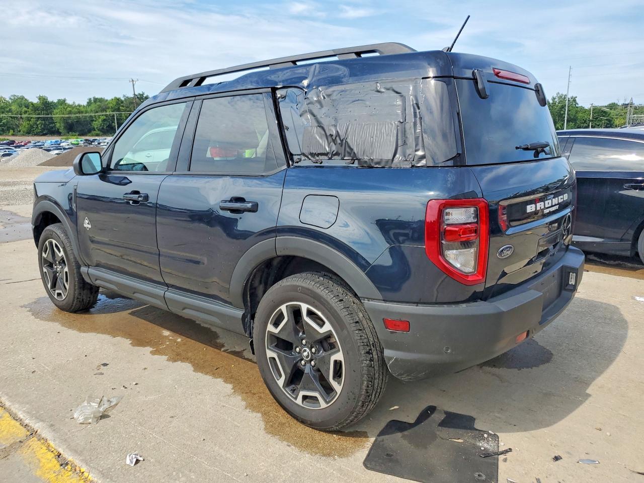 2023 Ford Bronco Sport Outer Banks - Image 2