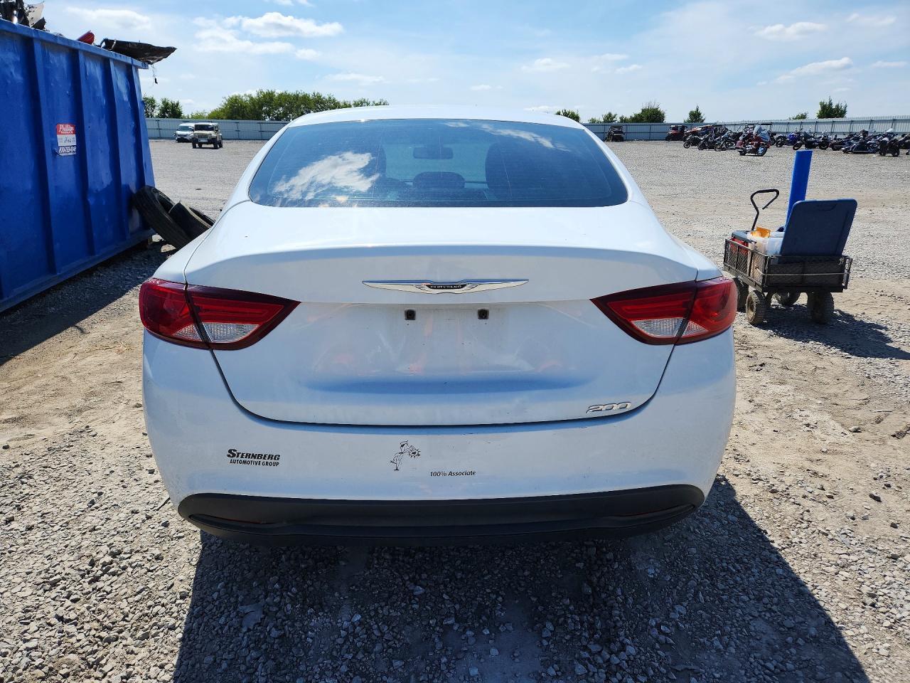 2017 Chrysler 200 Lx - Фото 6