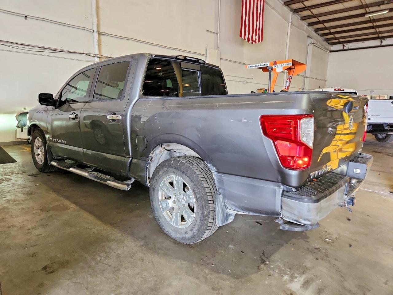 2018 Nissan Titan S - Фото 2