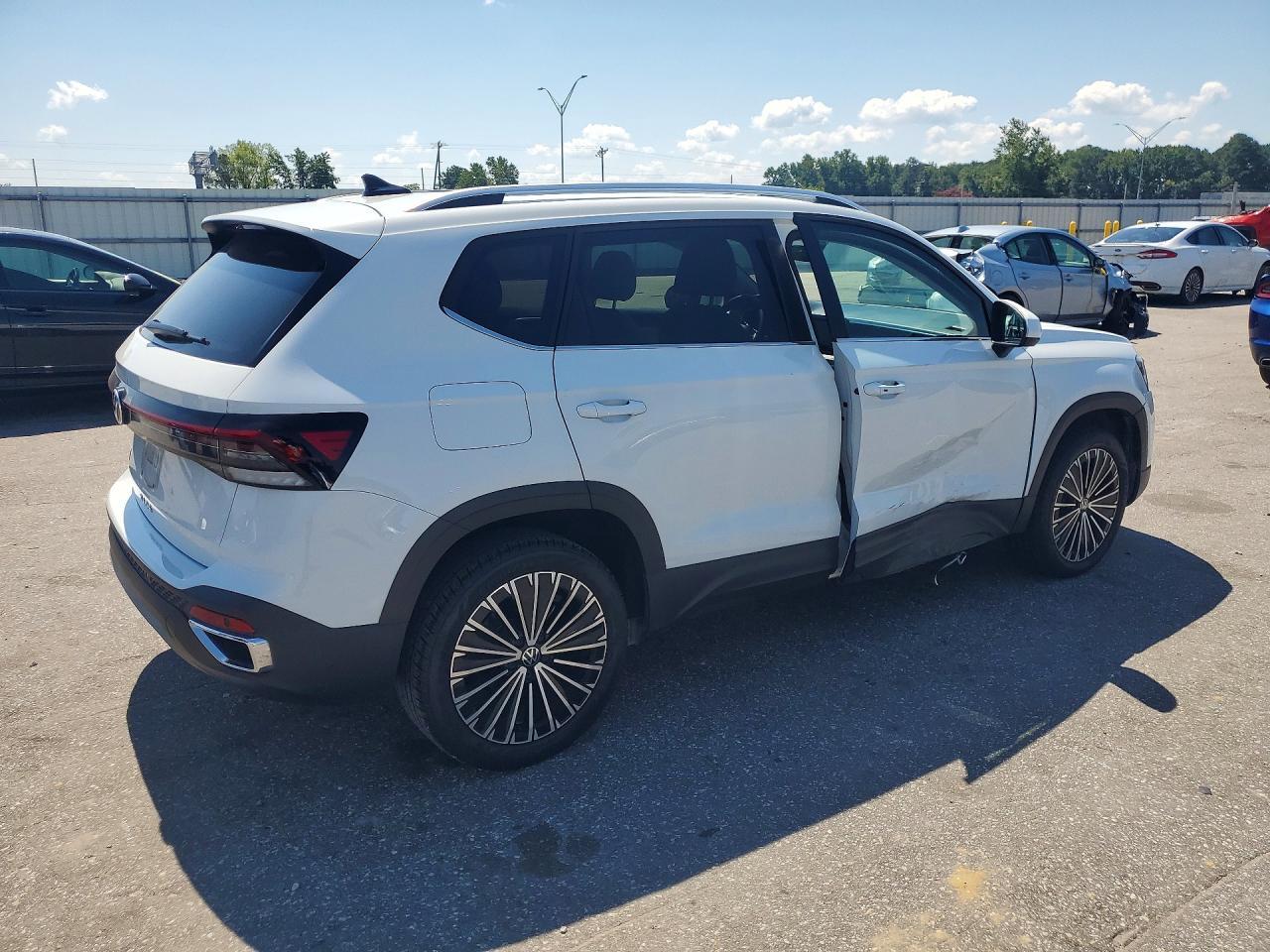 2025 Volkswagen Taos Se - Image 3