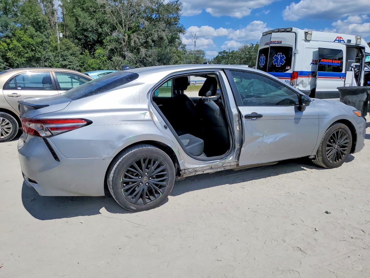 2019 Toyota Camry Se - Фото 3