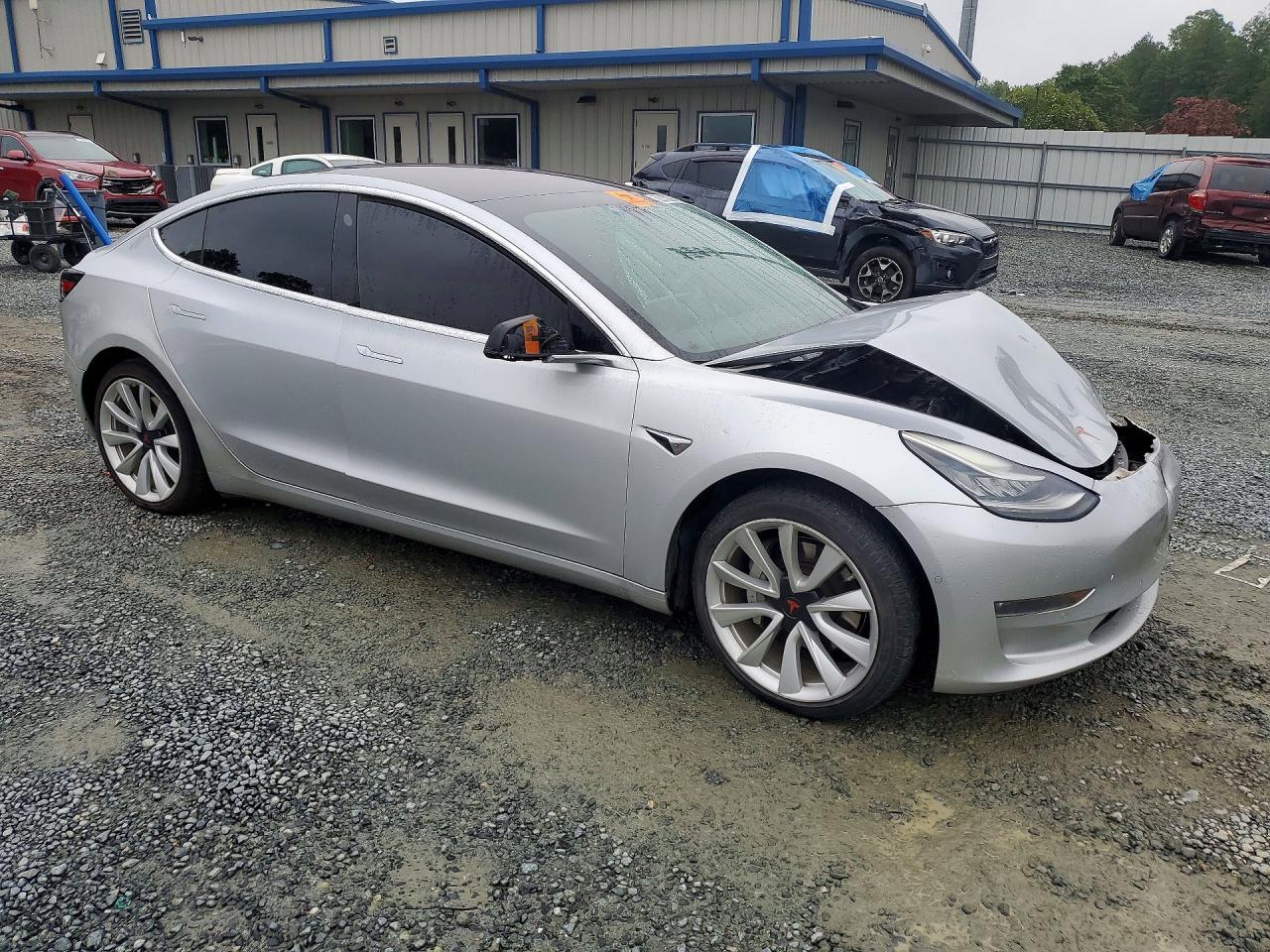 2018 Tesla Model 3 - Фото 4