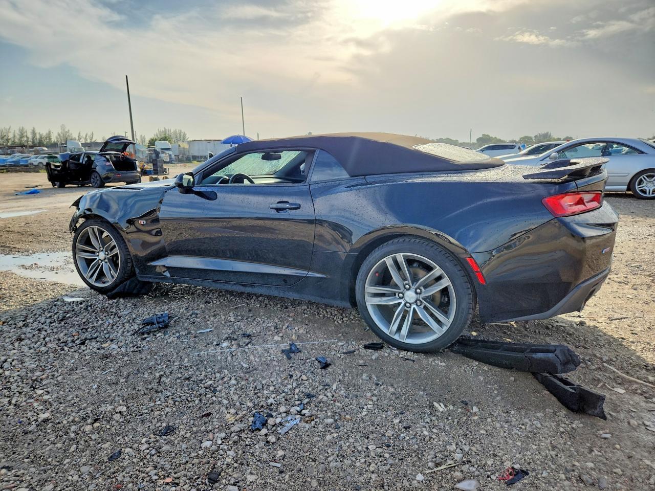 2017 Chevrolet Camaro Lt - Image 2